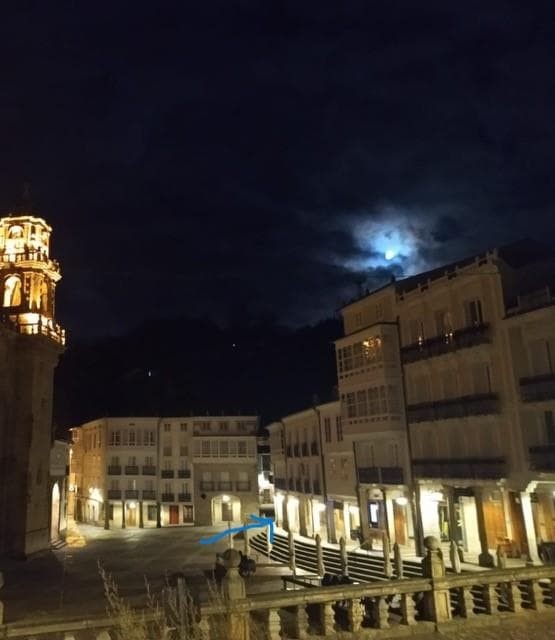 Bajo frente a la Plaza de la Catedral de Mondoñedo - Imagen 3